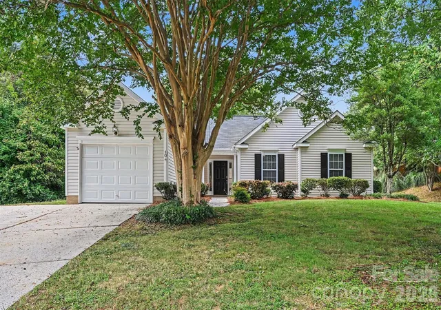 Photo 1 of Single family home for sale at 104 S Willow Ct, Mount Holly, NC 28120 | MLS# 4424587 | Listing updated on 2026-10-05