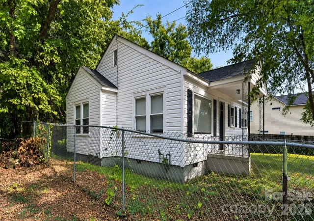 Photo 3 of Single family home for sale at 2955 Amay James Ave, Charlotte, NC 28208 | MLS# 4424742 | Listing updated on 2026-09-16