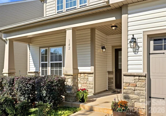 Photo 3 of Single family home for sale at 142 Fesperman Cir, Troutman, NC 28166 | MLS# 4424879 | Listing updated on 2026-10-02