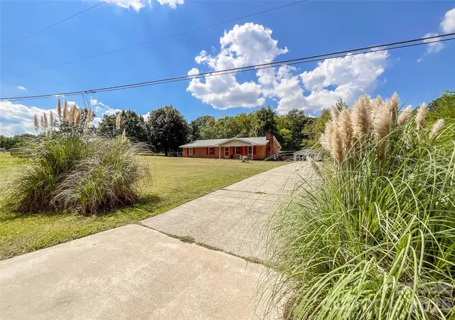 Photo 3 of Single family home for sale at 3304 Griffith Rd, Monroe, NC 28112 | MLS# 4424980 | Listing updated on 2026-09-17