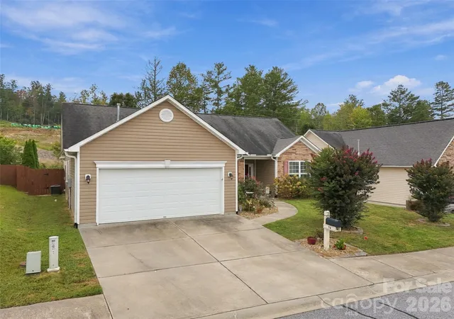 Photo 3 of Single family home for sale at 78 Brookstone Ct, Hendersonville, NC 28792 | MLS# 4425123 | Listing updated on 2026-09-25