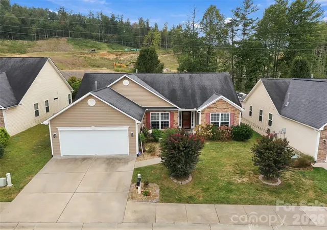 Photo 4 of Single family home for sale at 78 Brookstone Ct, Hendersonville, NC 28792 | MLS# 4425123 | Listing updated on 2026-09-25