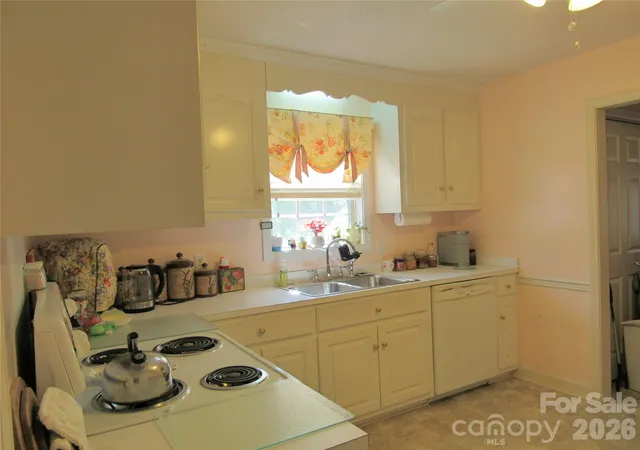 Photo 4 of Single family home for sale at 2514 Oxford Cir, Lancaster, SC 29720 | MLS# 4425299 | Listing updated on 2026-09-24
