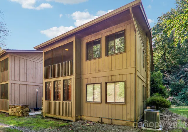 Listing Photo 4 - Condo for sale in building located at 53 Lake Dr, Laurel Park, NC 28739 - Unit #03