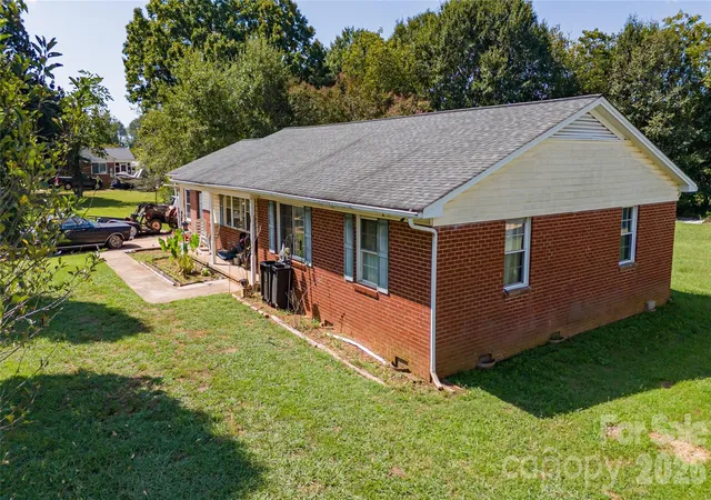 Photo 2 of Single family home for sale at 613 Plato Lee Rd, Shelby, NC 28150 | MLS# 4425444 | Listing updated on 2026-09-17