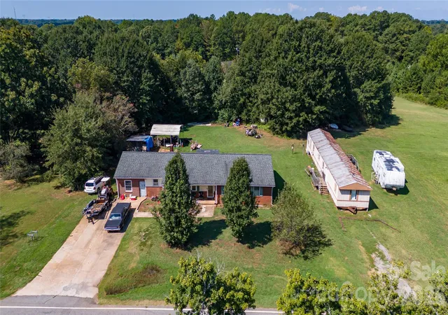 Photo 4 of Single family home for sale at 613 Plato Lee Rd, Shelby, NC 28150 | MLS# 4425444 | Listing updated on 2026-09-17