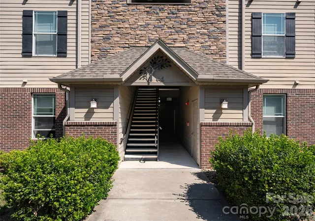 Listing Photo 5 - Condo for sale in building located at 91 Brickton Vlg Cir, Fletcher, NC 28732 - Unit #103
