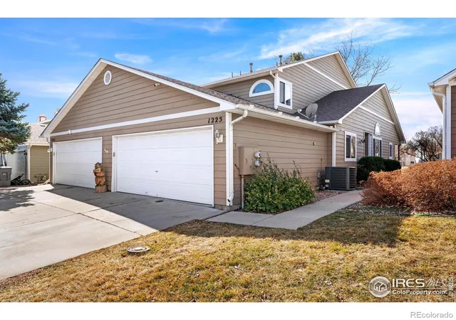 Photo 3 of Townhouse for sale at 1225 Baker St, Longmont, CO 80501 | MLS# IR1052142 | Listing updated on 2026-09-18