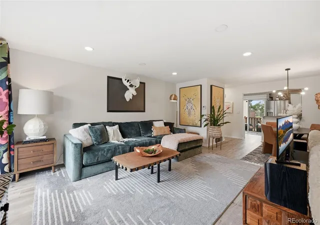 Photo 3 of Townhouse for sale at 4234 W Pondview Dr, Littleton, CO 80123 | MLS# 8808517 | Listing updated on 2026-09-17