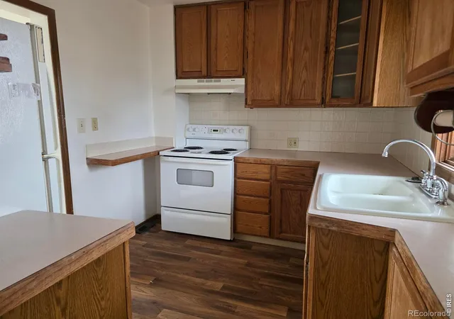 Photo 3 of Single family home for sale at 1013 W Beaver Ave, Fort Morgan, CO 80701 | MLS# IR1055429 | Listing updated on 2026-09-17