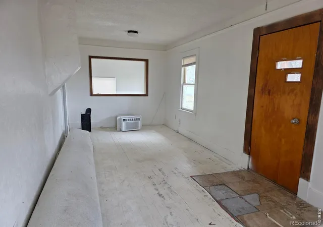 Photo 4 of Single family home for sale at 1013 W Beaver Ave, Fort Morgan, CO 80701 | MLS# IR1055429 | Listing updated on 2026-09-17