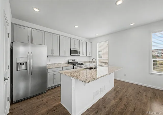 Photo 2 of Townhouse for sale at 1602 Castle Crk Cir, Castle Rock, CO 80104 | MLS# 8992050 | Listing updated on 2026-09-22