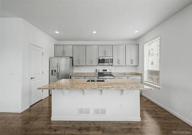 Photo 3 of Townhouse for sale at 1602 Castle Crk Cir, Castle Rock, CO 80104 | MLS# 8992050 | Listing updated on 2026-09-22