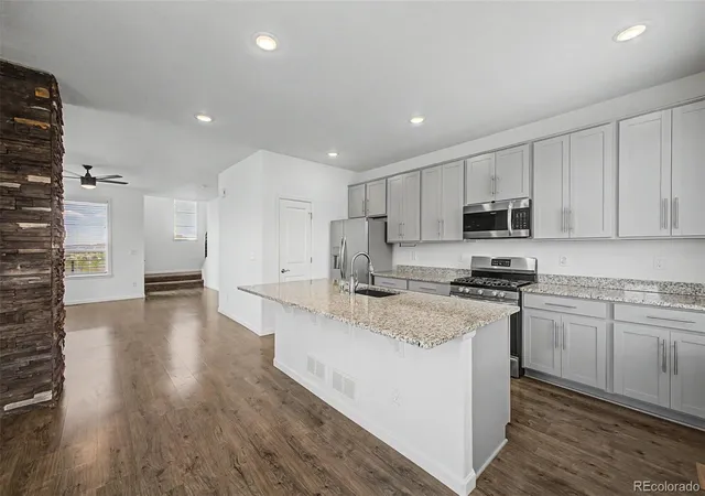 Photo 4 of Townhouse for sale at 1602 Castle Crk Cir, Castle Rock, CO 80104 | MLS# 8992050 | Listing updated on 2026-09-22