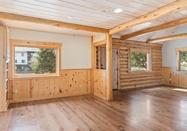 Photo 3 of Single family home for sale at 1101 Lexington Ln, Estes Park, CO 80517 | MLS# IR1056091 | Listing updated on 2026-09-17