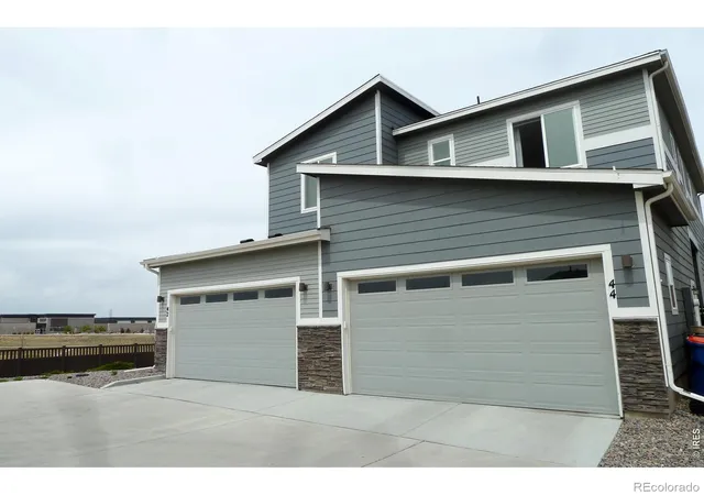 Photo 3 of Townhouse for sale at 44 N Trussville St, Aurora, CO 80018 | MLS# IR1056299 | Listing updated on 2026-09-17