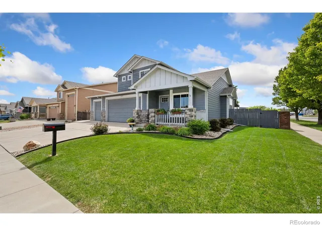 Photo 2 of Single family home for sale at 875 Mount Massive St, Berthoud, CO 80513 | MLS# IR1059061 | Listing updated on 2026-09-28