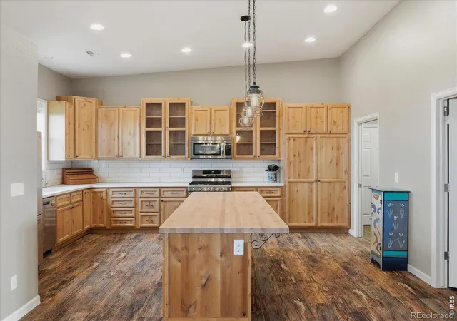 Photo 4 of Single family home for sale at 9965 County Rd 57, Keenesburg, CO 80643 | MLS# IR1060260 | Listing updated on 2026-09-17