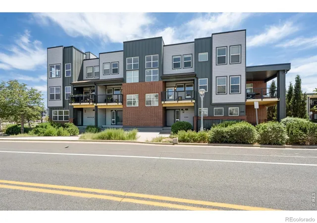 Townhouse for sale at 11202 Colony Cir, Broomfield, CO 80021 | MLS# IR1061759