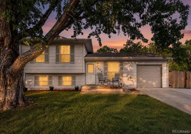 Photo 1 of Single family home for sale at 3250 S Holland Way, Lakewood, CO 80227 | MLS# 8672507 | Listing updated on 2026-09-09