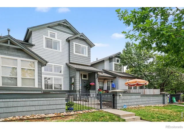 Townhouse for sale at 604 Barberry Dr, Longmont, CO 80503 | MLS# IR1062890