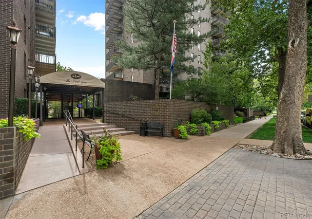 Photo 4 of Condo for sale at 460 S Marion Pkwy #1055, Denver, CO 80209 | MLS# 6790932 | Listing updated on 2026-09-09