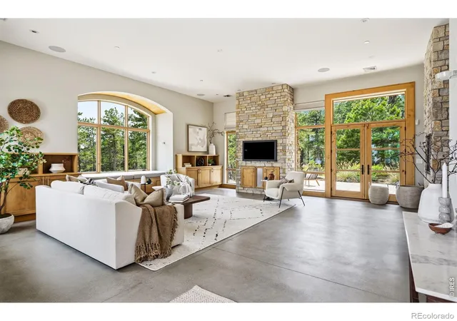 Photo 4 of Single family home for sale at 575 Reed Ranch Rd, Boulder, CO 80302 | MLS# IR1063379 | Listing updated on 2026-10-07