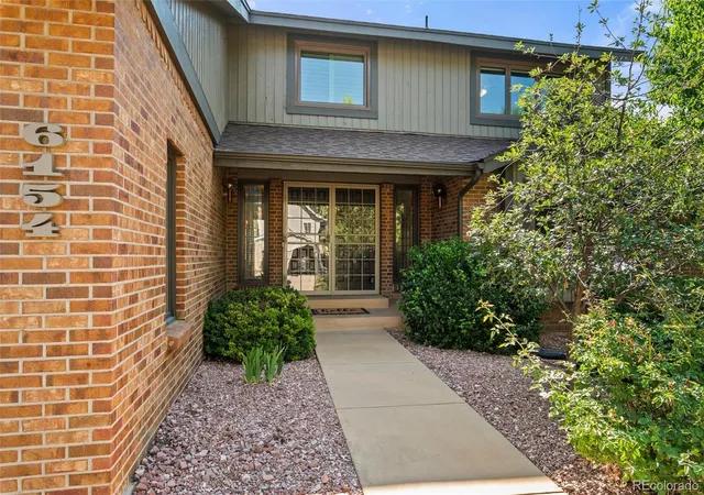 Photo 3 of Single family home for sale at 6154 S Macon Way, Englewood, CO 80111 | MLS# 6957095 | Listing updated on 2026-10-05