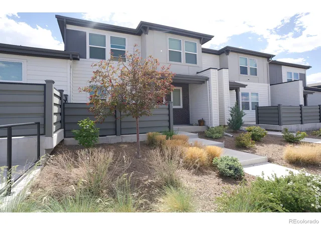 Photo 2 of Townhouse for sale at 6673 N Ceylon St, Denver, CO 80249 | MLS# IR1063925 | Listing updated on 2026-09-17