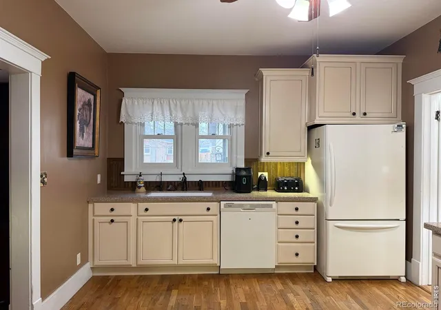 Photo 2 of Single family home for sale at 324 S Bowman Ave, Holyoke, CO 80734 | MLS# IR1064621 | Listing updated on 2026-09-17
