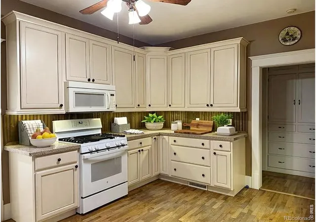 Photo 3 of Single family home for sale at 324 S Bowman Ave, Holyoke, CO 80734 | MLS# IR1064621 | Listing updated on 2026-09-17