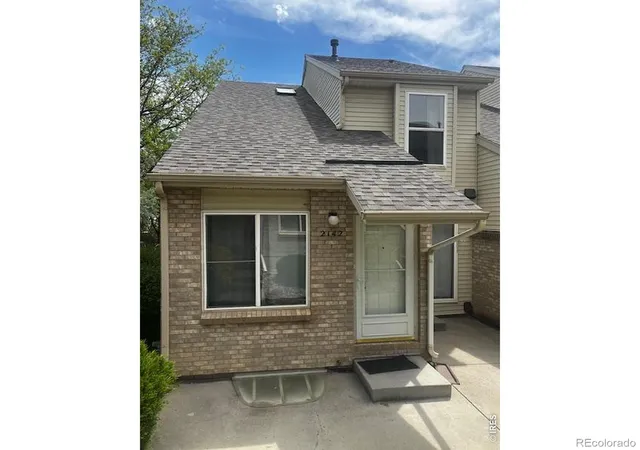 Townhouse for sale at 2142 Meadow Ct, Longmont, CO 80501 | MLS# IR1064741