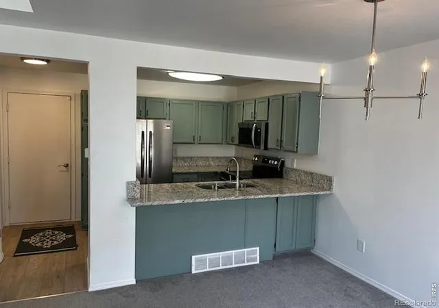 Photo 4 of Townhouse for sale at 2142 Meadow Ct, Longmont, CO 80501 | MLS# IR1064741 | Listing updated on 2026-09-17