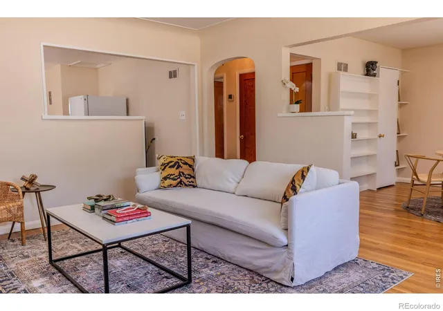 Photo 4 of Single family home for sale at 4077 S Washington St, Englewood, CO 80113 | MLS# IR1065000 | Listing updated on 2026-09-22
