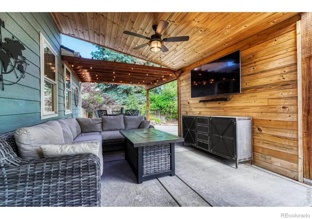 Photo 3 of Sale Pending at 6552 W Calhoun Pl, Littleton, CO 80123 | MLS# IR1065487 | Listing updated on 2026-09-16