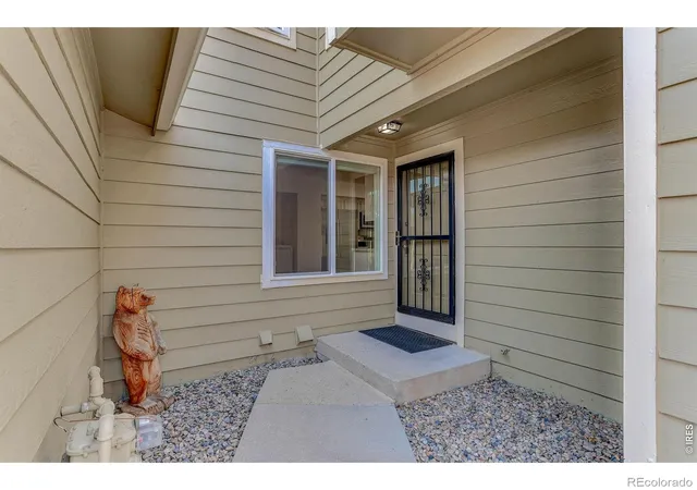 Photo 2 of Townhouse for sale at 10530 W Fair Ave #B, Littleton, CO 80127 | MLS# IR1065796 | Listing updated on 2026-09-17