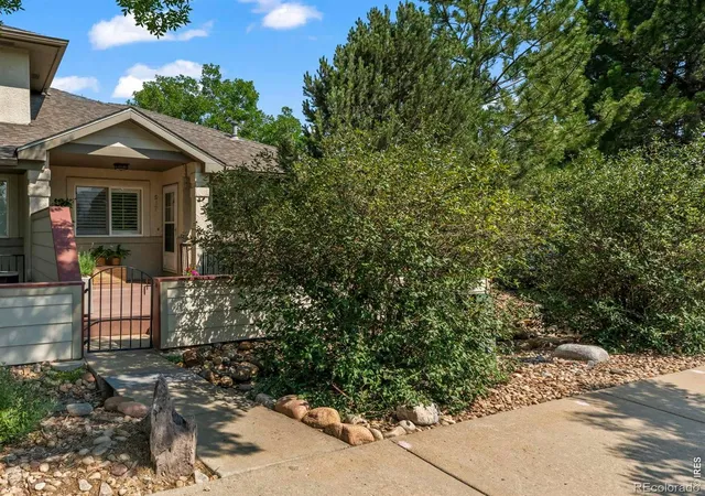Photo 1 of Townhouse for sale at 517 Ridgeview Dr, Louisville, CO 80027 | MLS# IR1066031 | Listing updated on 2026-10-27