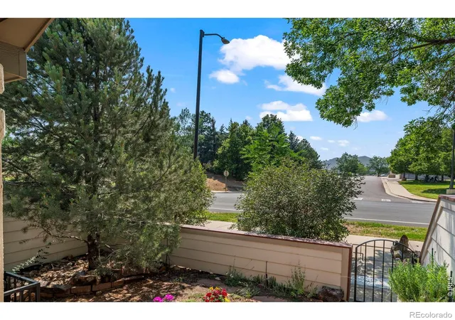 Photo 2 of Townhouse for sale at 517 Ridgeview Dr, Louisville, CO 80027 | MLS# IR1066031 | Listing updated on 2026-10-27