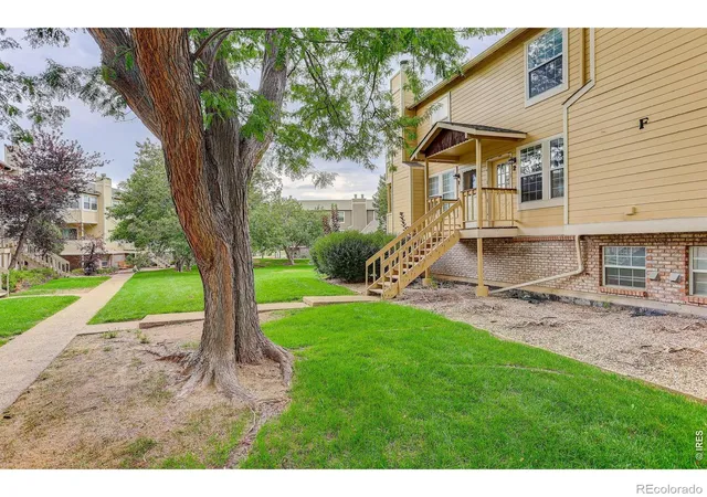 Listing Photo 2 - Condo for sale in building located at 3200 Azalea Dr, Fort Collins, CO 80526 - Unit #F2