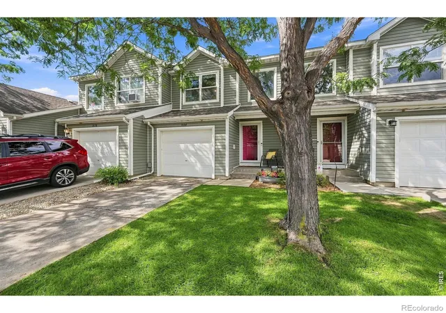 Photo 3 of Townhouse for sale at 1684 Oak Crk Dr, Loveland, CO 80538 | MLS# IR1066869 | Listing updated on 2026-09-17