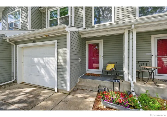 Photo 3 of Townhouse for sale at 1684 Oak Crk Dr, Loveland, CO 80538 | MLS# IR1066869 | Listing updated on 2026-09-17