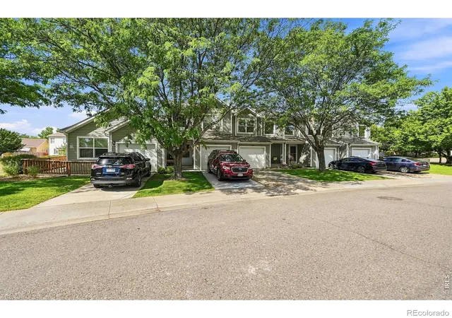 Photo 4 of Townhouse for sale at 1684 Oak Crk Dr, Loveland, CO 80538 | MLS# IR1066869 | Listing updated on 2026-09-17