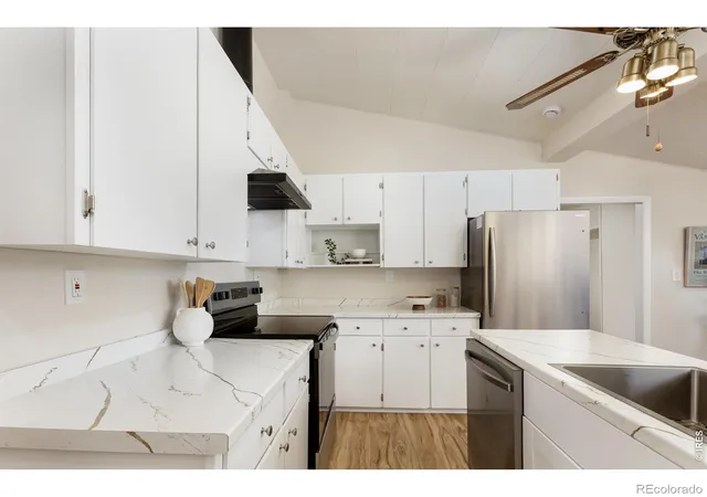 Photo 3 of Single family home for sale at 465 Deer Ln, Lyons, CO 80540 | MLS# IR1067176 | Listing updated on 2026-09-29