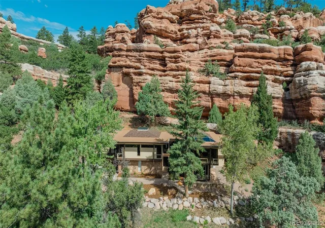 Photo 2 of Single family home for sale at 6820 Pike Pl, Larkspur, CO 80118 | MLS# 8578037 | Listing updated on 2026-09-25