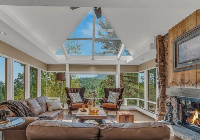 Photo 4 of Single family home for sale at 6820 Pike Pl, Larkspur, CO 80118 | MLS# 8578037 | Listing updated on 2026-09-25