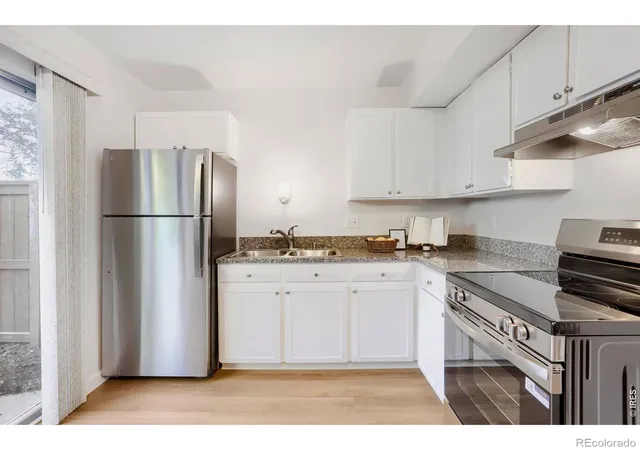Photo 3 of Townhouse for sale at 1609 Cottonwood Dr #2, Louisville, CO 80027 | MLS# IR1067513 | Listing updated on 2026-10-16