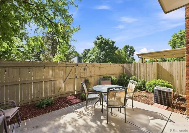 Photo 2 of Townhouse for sale at 7925 W Layton Ave #302, Littleton, CO 80123 | MLS# 4587741 | Listing updated on 2026-10-28
