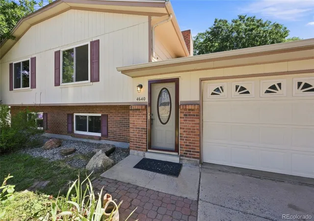 Photo 3 of Single family home for sale at 4640 S Everett St, Littleton, CO 80123 | MLS# 5009467 | Listing updated on 2026-09-29