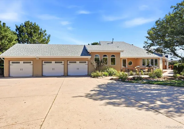 Photo 3 of Single family home for sale at 57 E Oak Hills Dr, Castle Rock, CO 80108 | MLS# 4802876 | Listing updated on 2026-09-17
