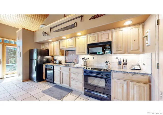 Listing Photo 4 - Condo for sale in building located at 349 Overlook Ct, Estes Park, CO 80517